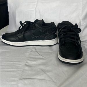 Nike Men's Black Sneakers with White Sole
